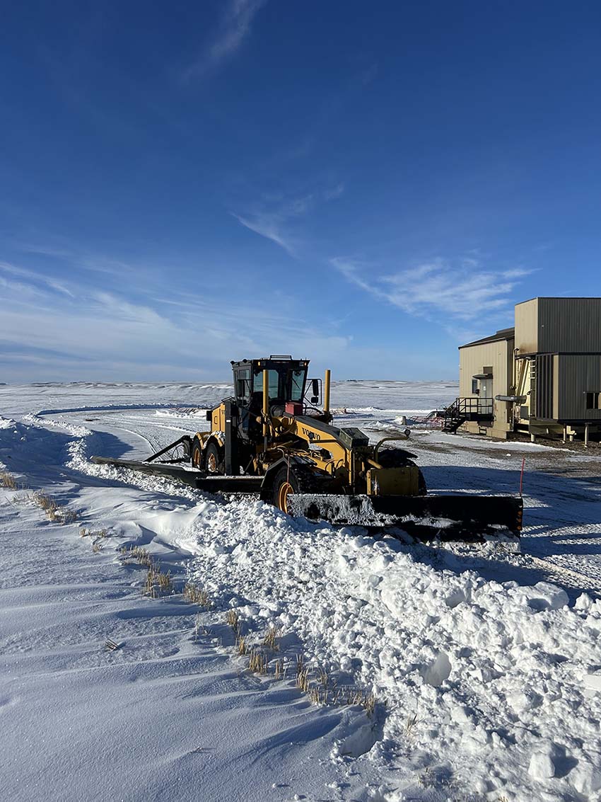 Grader with snow swing and blade